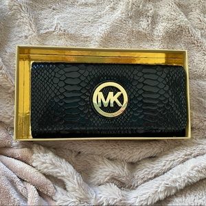 NWT Michael Kors leather snakeskin Fulton wallet